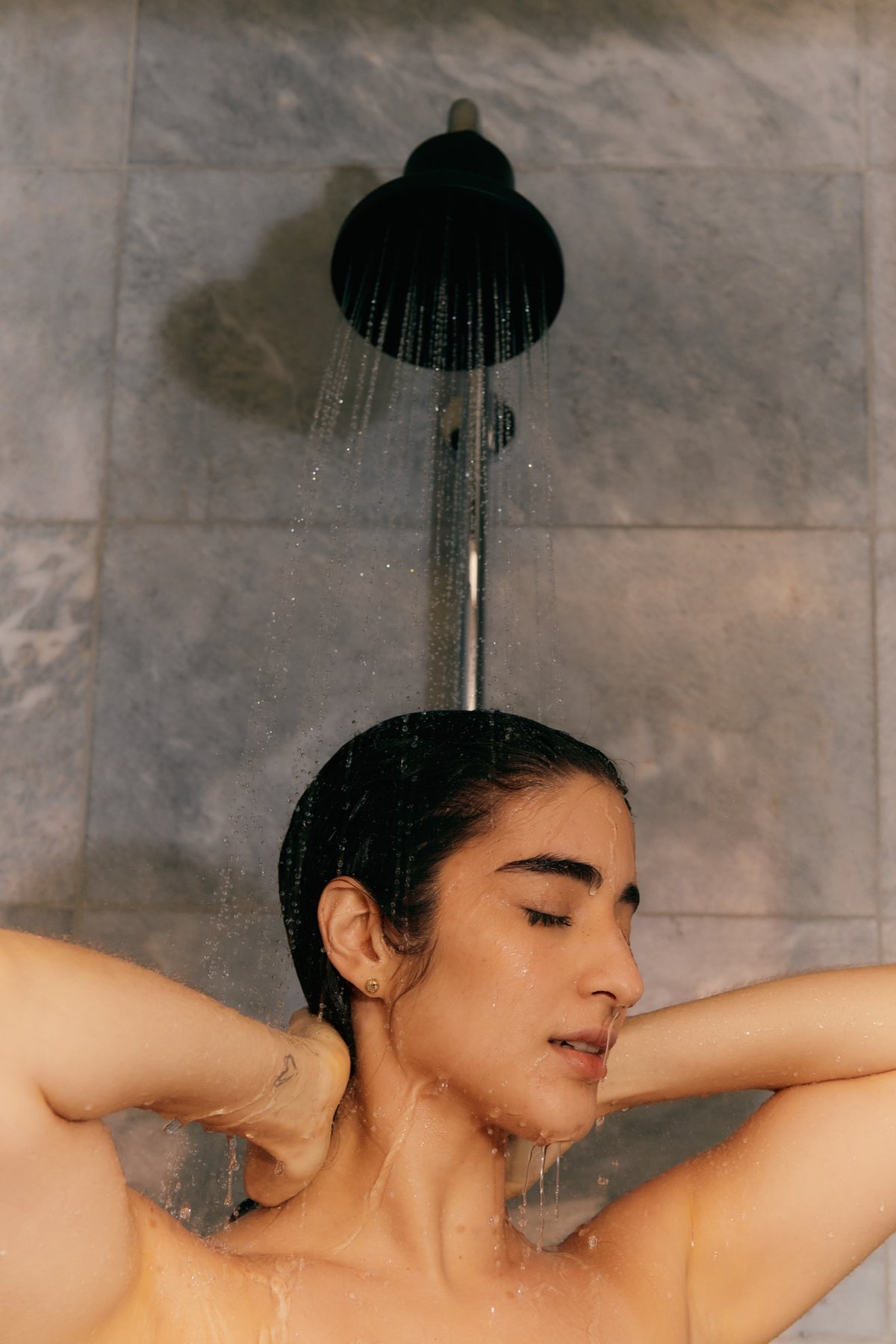 Sanaté Filtered Showerhead in black